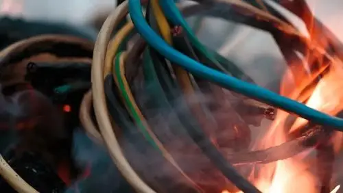 公海彩船6600电缆-电线起火原因